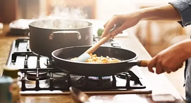 Uzmanlar uyarıyor! Teflon tavadan çıkan duman solunmamalı…
