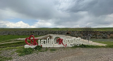 Adıyaman'daki tarihi Kızılin Köprüsü depremleri hasarsız atlattı