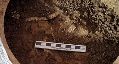 Afyonkarahisar'da temel kazısında bulunan lahitteki 4 çömlekten insan kemiği çıktı