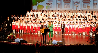 AKM ÇOCUK SANAT FESTİVALİ 23 NİSAN KUTLAMALARIYLA COŞTU