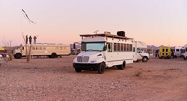 Amerika'nın yeni iklim göçebeleri, neden enerji tasarrufu için otobüs yaşamını tercih ediyorlar?