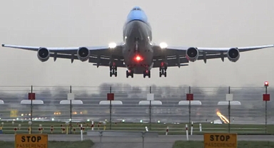 Amsterdam'da gürültü kirliliği adımı: 2025' ten itibaren gece uçuşları yasaklanıyor