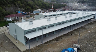 Ayancık'ta afetzedeler için yapılan yeni iş yerlerinin inşası tamamlandı