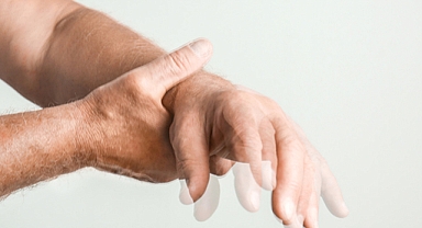 Baş parmakta görülen titreme Parkinson habercisi olabilir