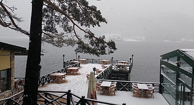 Bolu ve Düzce'de nisan sonunda kar etkili oldu