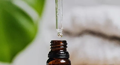 Botoks yaptırmaya gerek yok! 1 damla süren cildine gençlik aşılıyor