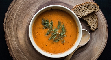 Canan Karatay tarhana çorbası tarifi verdi! Böyle pişirmek faydasını 10 katına çıkarıyor