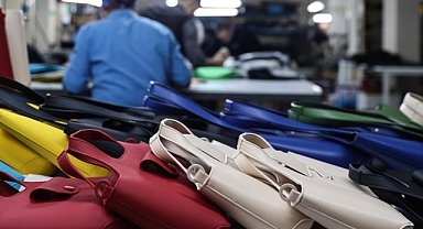 Çay atıklarını deriye dönüştürüp ekonomiye kazandırıyorlar