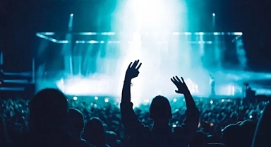 DAYANIŞMA SAHNEDE BÜYÜYOR 