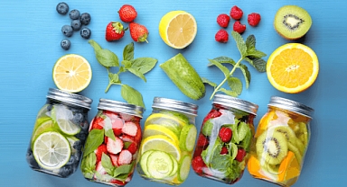 Denenmiş haftada 3 kilo verdiren detoks suyu tarifi! Ekmek tüketmek serbest bu suyu en az 1 saat bekletip için