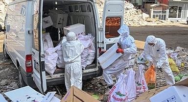 Depremde yıkılan z irai ilaç satış noktaları için çevre tehlikesi uyarısı