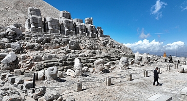 Depremlerden etkilenmeyen Nemrut Dağı, ziyaretçilerini bekliyor