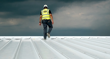 Eski çatılar bu baharda İzocam Tekiz yalıtımlı çatı panelleri ile yenileniyor