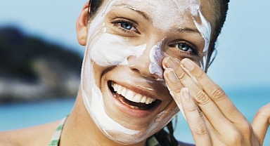 Estetisyenlerden güneş kremi uyarısı! Bu yazıya dikkat edin cildinizi 2 kat onarın