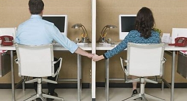 Evli olmayan ya da flört etmekle ilgilenmeyen iki insanın işbirliği: İşyeri eşi