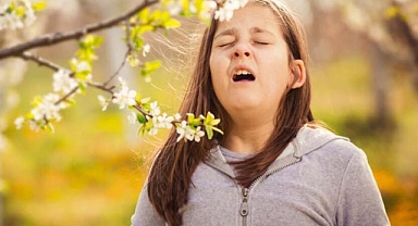 Geçmeyen öksürük ve hapşırma nedeni alerjik rinit olabilir 