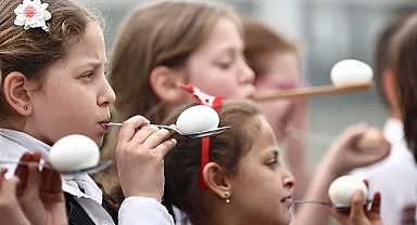 Gönüllü gençler köy okullarında geleneksel çocuk oyunlarını canlandırıyor 