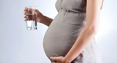 Hamilelikte bol su tüketimi büyük önem taşıyor 