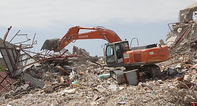 Hatay'da bina yıkım ve enkaz kaldırma çalışmaları 57 mahallede yapılıyor