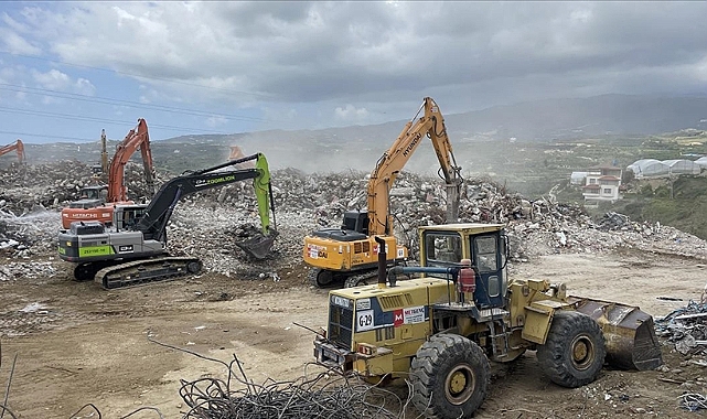 Hatay Samandağ'daki molozlar ayrıştırılıp kalıcı depolama alanlarına götürülecek