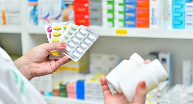 IKBY'den Türkiye'deki depremzedelere 8 tır ilaç ve tıbbi cihaz yardımı