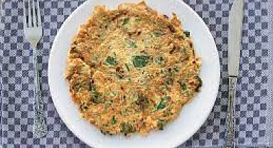 Ispanaklı enginarlı İtalyan omleti