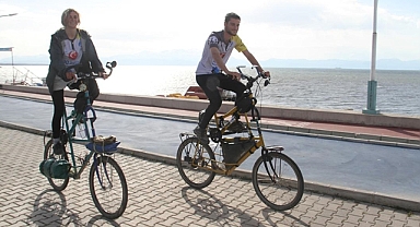 İspanya'dan bisikletleriyle Avrupa ve Asya turuna çıkan iki turist, Konya'da mola verdi