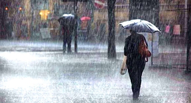 İstanbul'un bazı ilçelerinde gök gürültülü sağanak etkili oldu 