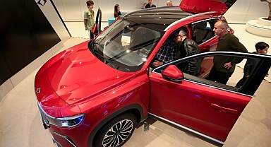 İzmir'de Togg deneyim merkezi açıldı