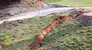 Kahramanmaraş'taki depremler Göksun'da yüzey kırıkları ve çökmelere neden oldu