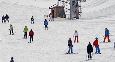 Karbon emisyonunu artıran turizm faaliyetleri iklim değişikliğinden etkileniyor