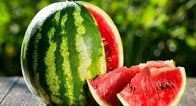 Karpuz yerken yapılan hata... Besin değeri gidiyor ve zehirleyebiliyor 