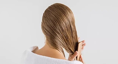 Lastik gibi uzayan ve koparak dökülen saçları onarıyor! 