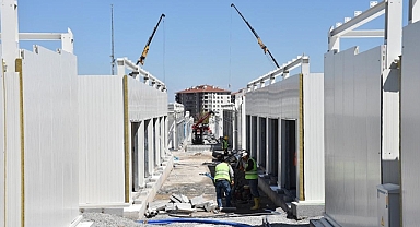 Malatya'da depremzede esnafa binin üzerinde konteyner iş yeri teslim edildi