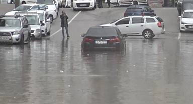 Mardin'de sağanak sonucu ev ve iş yerlerini su bastı