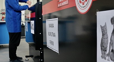 Meslek liseliler yemek artıklarını kedi ve köpek mamasına dönüştüren makine üretti