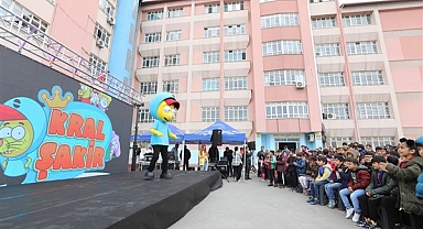 “Mikrop Avcıları Cumburlop” sinema filmi, afetzede çocuklarla buluştu