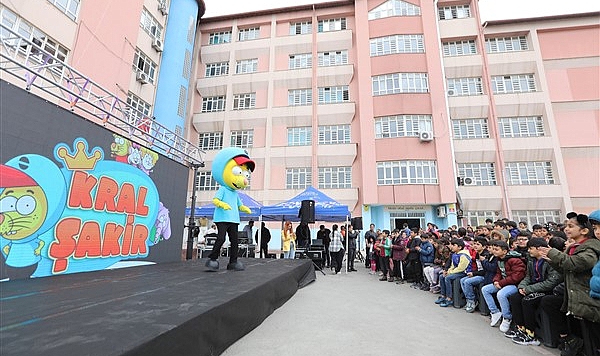“Mikrop Avcıları Cumburlop” sinema filmi, afetzede çocuklarla buluştu