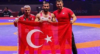 Milli güreşçiler, Avrupa Şampiyonası'nda 17 madalya kazandı