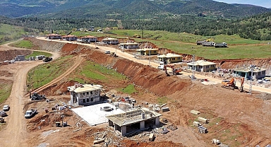 Nurdağı'ndaki afetzedeler köy tipi evlerine kavuşmak için gün sayıyor