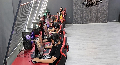 Oyun tutkunu gençler e-spor ile dünyaya açılıyor