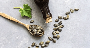 Saç dökülmesini azaltan en güçlü doğal yağlar! Saç tellerini kalınlaştırıyor