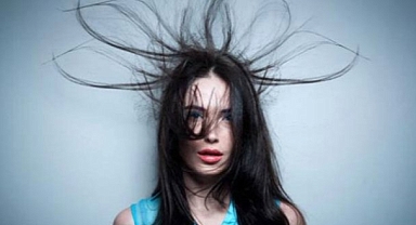 Saçların Elektriklenmesini Önlemenin Yolları