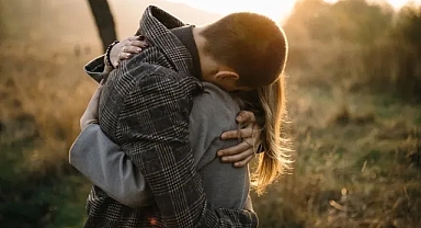 Sarılmanın beden ve ruh sağlığı üzerindeki 6 şaşırtıcı faydası