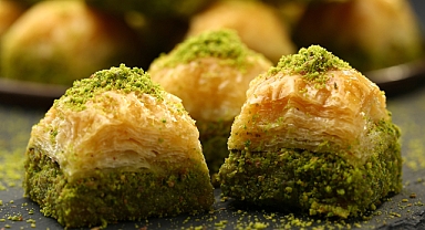 Şerbeti ve tüm ölçüleri tam... Pastanecilerden daha lezzetli baklava yapmanın sırrı 