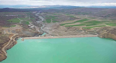 Tam doluluğa ulaşıp su tahliyesine başlanan Kanatlı Barajı, can suyu olacak