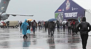 TEKNOFEST Atatürk Havalimanı'nda başlıyor! Yağmura rağmen akın ettiler