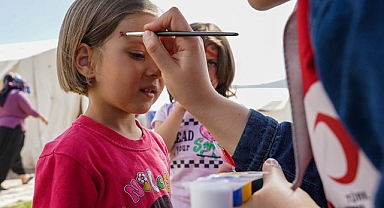 Türk Kızılay çocukların bayram sevincine ortak olacak