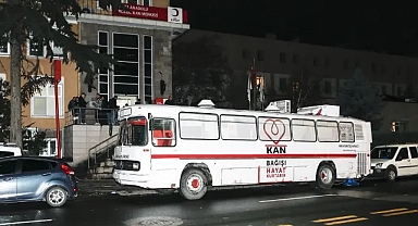 Türk Kızılayın Orta Anadolu Kan Merkezi iftar sonrasında bağışçıları bekliyor 