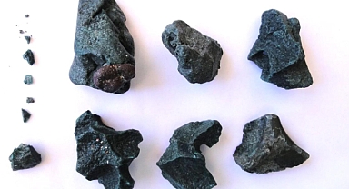 Ücra adada plastik kayaç keşfeden bilim insanları dehşete düştü